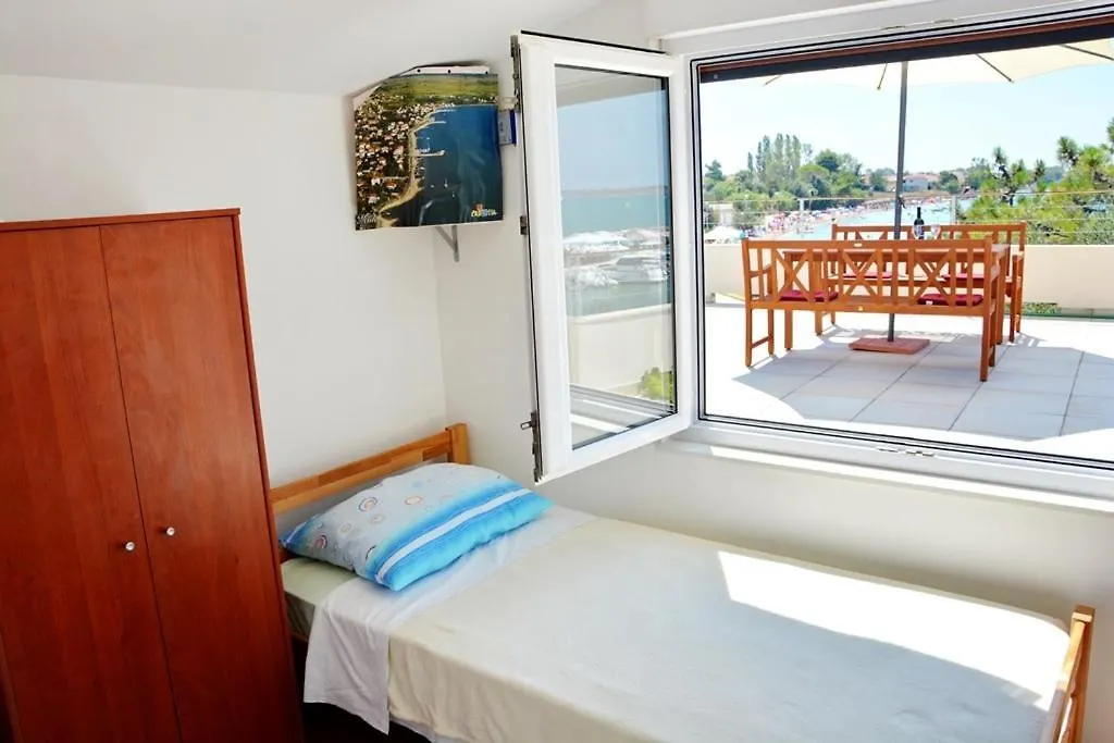 Apartments By The Sea Vrsi - Mulo, Zadar - 12519