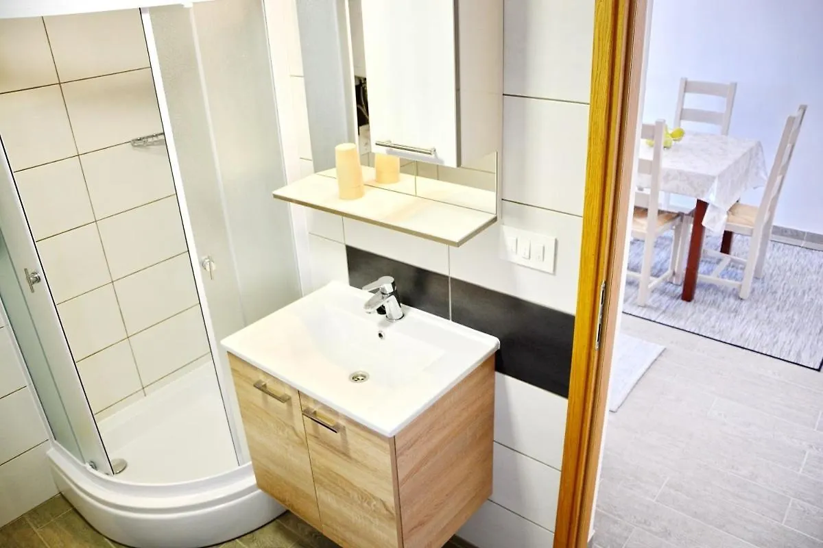 Apartments By The Sea Vrsi - Mulo, Zadar - 12519